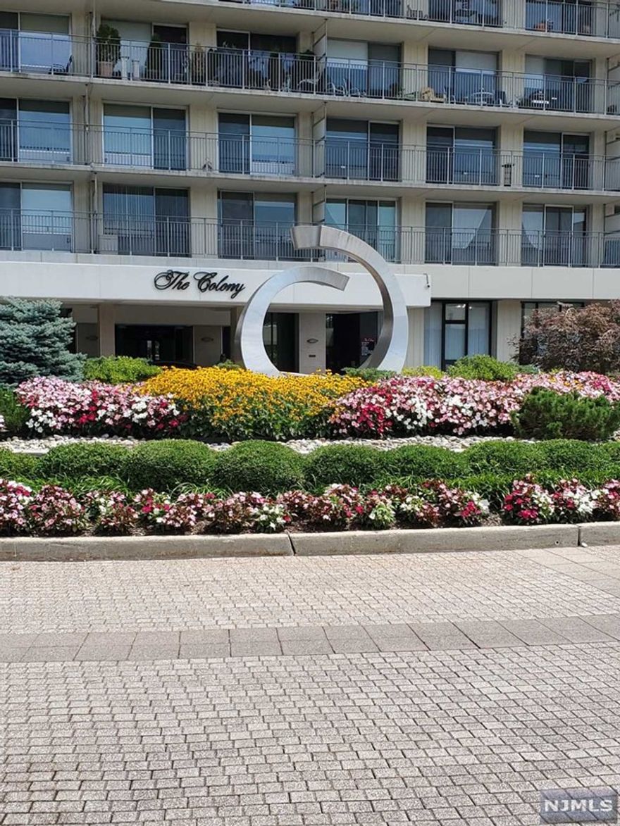 Spectacular new price! Large renovated 1 bedroom with 1.5 baths, with a 40' balcony for a beautifuful sky and sunset view. Extra room for an office/den/guests. Hardwood floor throughout. Renovated kitchen with updated cabinets, tiled backsplash, stainless steel appliances, and steel hooded vent. Spacious bedroom suite with a tastefully renovated full bathroom. Two walk-in closets, with additional ample sized closets all around. Elegantly updated powder room. White gloved building with all convenience at finger tips; Indoor & outdoor pool, fitness center with full staff and equipments, 24 hour concierge and valet service, Basketball court, spa, etc. A rare opportunnity to own a luxury home.