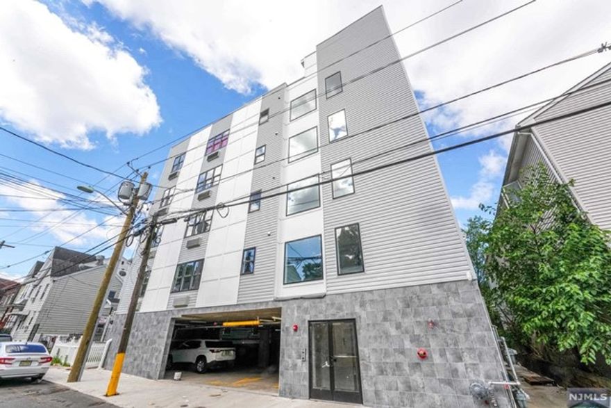 Wow, Come and See this brand new, beautiful Open and airy apartment with lots of natural light. This 3rd floor apartment featuring 1 bedroom, living room and eat in kitchen with stainless steel appliances and Quartz Countertops. Laundry Hookups available in unit. Pet Friendly building with limits. A convenient place to park your vehicle. Home also features central A/C & heating. Conveniently located walking distance to St. Joseph Hospital, public transportation, restaurants and shopping. Landlord requires income verification and 1.5 months security deposit.