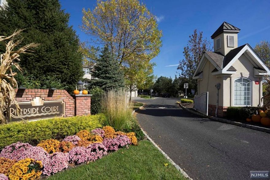 Beautiful Greenwich Model near water- 3BR/2.5Bth plus Den, option for the 4th bedroom, largest unit in Riverside court. Open floor plan. 3 levels. 2 car garage. Brazilian Cherry wood floor on Main level. Wired for surround sound system. Upgraded kitchen with top of the line appliances, new Fridge, dishwasher and gas stove. 2 gas fireplaces. Decks off eat-in kitchen and Living Room. Den/office on main level. Spacious Master Suite with walk-in closet. Master bath has double vanity, Jaccuzzi tub and shower. 2 additional bedrooms and a full bath. Ample sunlight and ample storage space. Pool and water front board walk inside complex. small PETS allowed. Walking to express bus to NYC and shuttle to train station. Water, Garbage, Snow Removal, Landcaping and amenities paid by Landlord