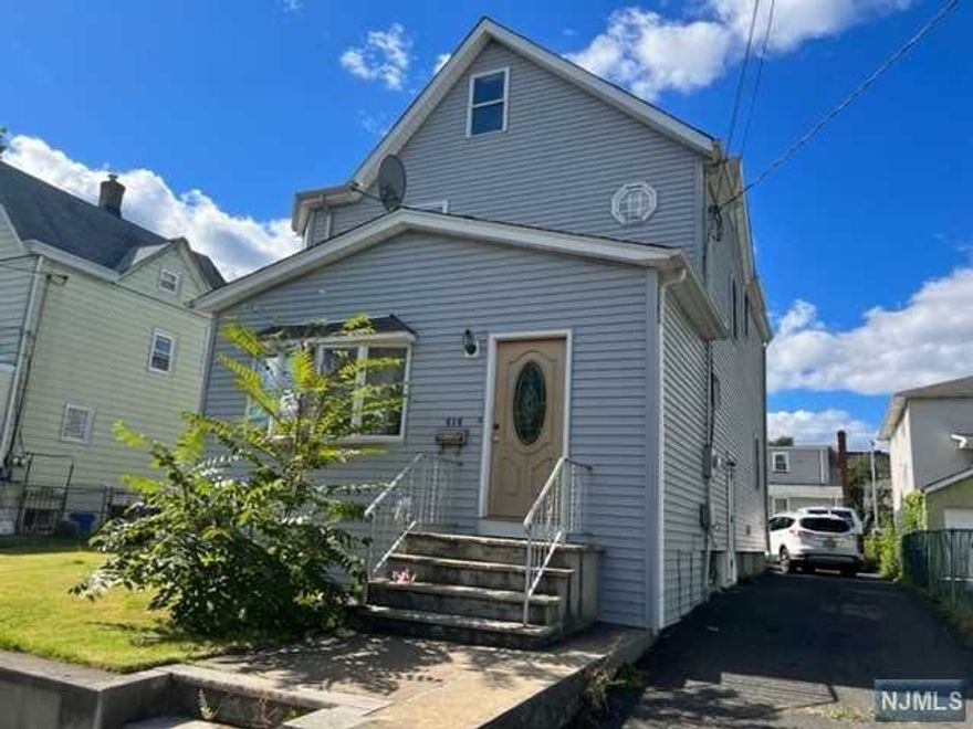 Great rental with 3 bedrooms and 3 full baths. Kitchen features granite counters & SS appliances. Sliding glass door to deck & private yard to enjoy the seasons. Very large rooms, light and airy. Hardwood floors throughout. Other amenities include central air. Easy commute to NYC. Close to schools, shopping. Great value!