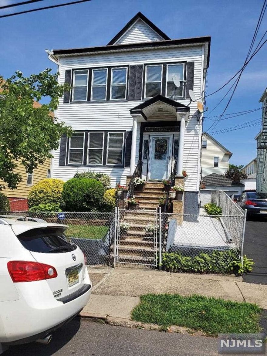 Terrace,Large Rooms, High Ceilings .Well kept unit in quiet location. Close to trans to NYC, SCHOOLS AND SHOPPING. SECTION 8 CONSIDERED.