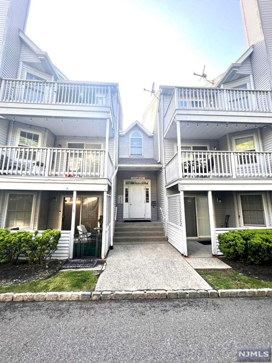 Beautiful lower level unit in Garrett Heights. Features 2 bedroom, 2 full baths, living room with gas fireplace, dining room and kitchen and laundry room. Master bedroom w/ master bath. Close to major highways, shopping and beautiful Garrett Mountain.