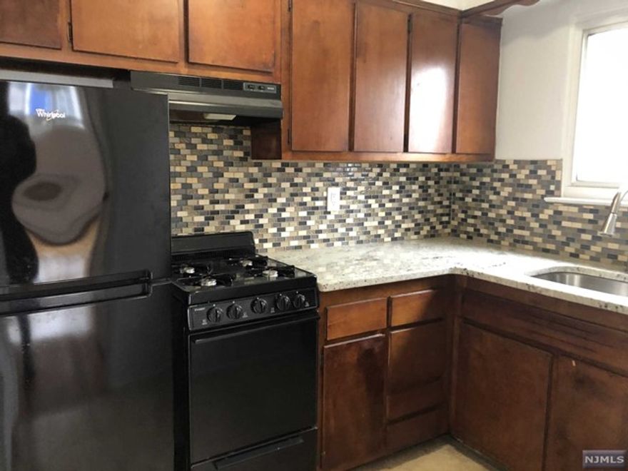 LIGHT AND BRIGHT STUDIO APARTMENT LOCATED ON THE FIRST FLOOR OF A WALK UP BUILDING. THE APARTMENT OFFERS AN OPEN FLOOR PLAN WITH HARDWOOD FLOORS THROUGHOUT. AMPLE SIZED KITCHEN AND BATHROOM. LANDLORD PROVIDES ONE ASSIGNED PARKING SPACE, HEAT, AND HOT WATER. TENANT IS RESPONSIBLE FOR ELECTRIC, COOKING GAS, REALTOR FEE, AND NTN FEE ($30 PER RESPONSIBLE PARTY).