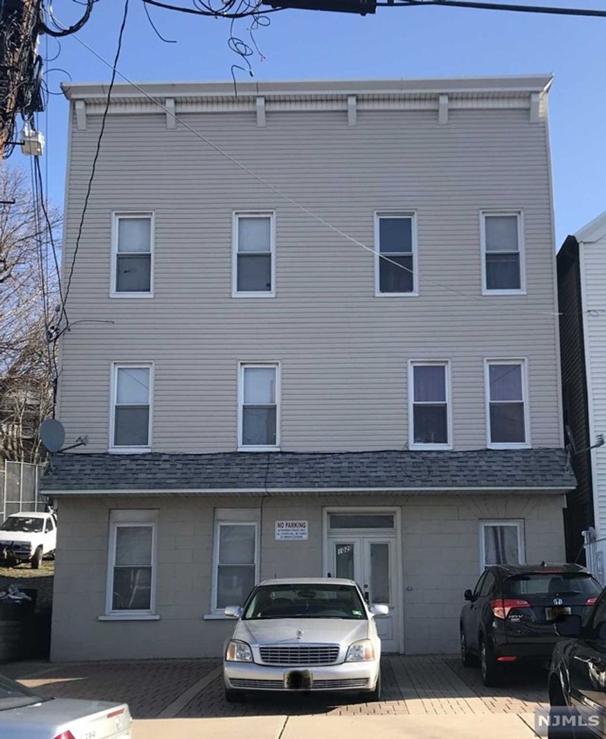 Studio Style, Cozy Two bedroom on a quiet cul-de-sac in a Great Area of North Bergen. Parking Available, ask about details. A Must see!!!