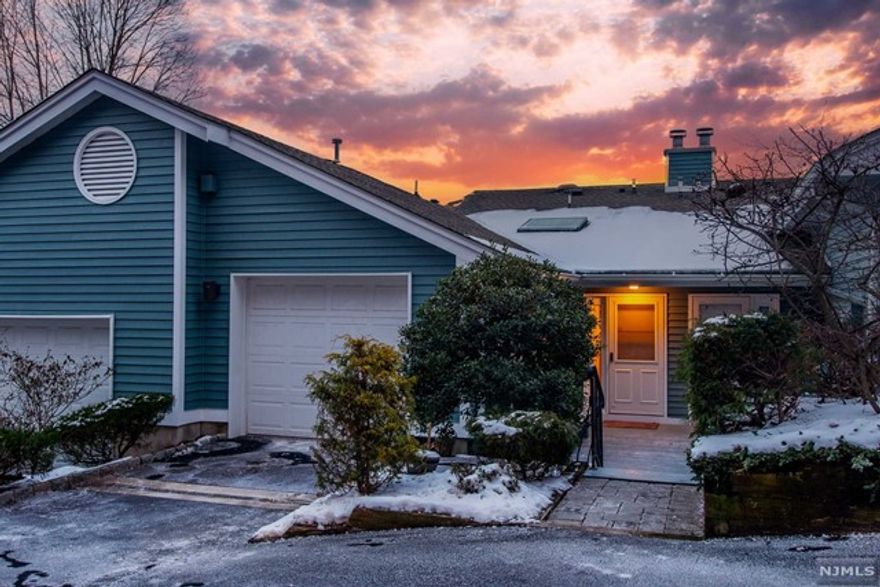 Elevate your lifestyle w/extraordinary panoramic VWS of the NYC skyline from this remarkable 2 BDRM,2.5 BTH tri-level townhouse.Balconies gracefully adorn both main & lower levels,inviting you to indulge in breathtaking vistas that embrace nearly every rm.Upon arrival,a delightful walkway w/bench seating welcomes you into EF,where open-concept living immediately captivates you.Main level boasts a welcoming LR w/marble WDBRN FPLC,ample sized dining area perfect for LRG gatherings & KIT adorned w/GRNT CNTP & BCKSPLSH,PAN CLOS,abundance of CAB,& SGD leading to PRIV BALC that seamlessly blends indoor & outdoor living.Adding practicality is a convenient PR.Ascend upstairs to find huge primary BDRM w/cedar W/I CLOS,vast ensuite BTH exuding luxury w/a corian dual-sink vanity,jacuzzi tub,glass DRS to S/S,& linen CLOS.Completing this FLR is a hallway LNDRY area.Lower level hosts SPAC 2nd BDRM w/breathtaking VWS from PRIV BALC,cedar W/I CLOS & sizable ensuite BTH.ATT GAR w/WKSHP & Loft STOR