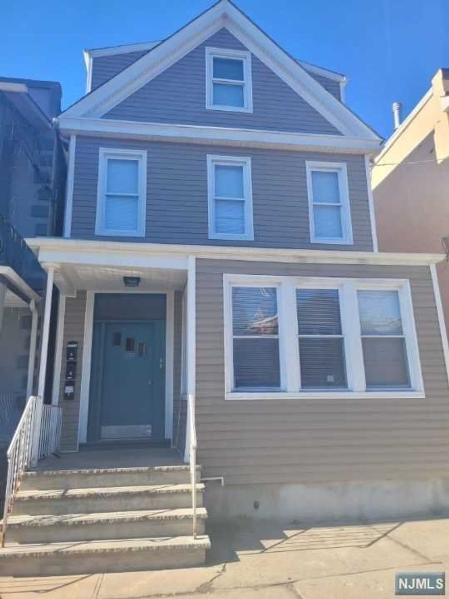 Beautiful 2-family in the heart of North Bergen, near shops, public transportation, restaurants, and so much more! This 1st floor unit has a stylish kitchen, large living room, bedroom, office and full bath.