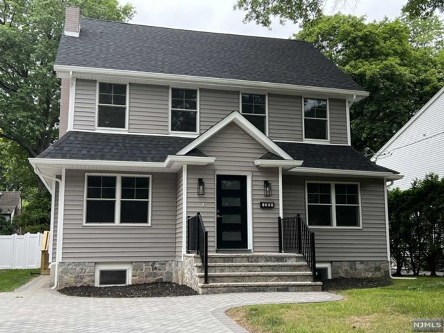 Beautiful newly completes, renovated throughout, 9 bedroom colonial/6 baths, hardwood flooring throughout, hi-end decor with full loaded kitchen, side mud room, hi-hats, exquisite lighting, brand new of everything, ready to move in to luxury living.
