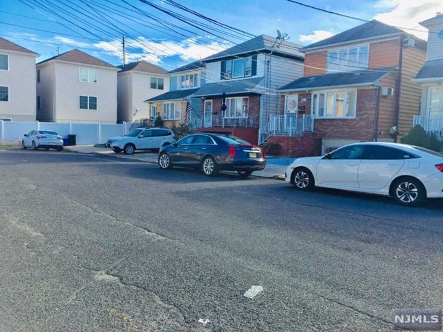 Great 2br.1b. 2fl. apt. at None owner occupied 2Fam.House. with laundry facility, use of back yard.NO pets and No smoking. Near NYC trans.