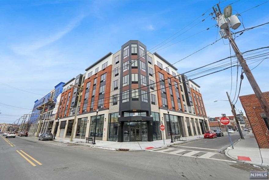 Brand new construction! 300 State is an ultra luxury community with a super location within minutes to NYC. Features include: 24 hr. fitness center, resident lounge, conference room, secured garage parking, 9 foot ceilings, in unit washer/dryer and pet friendly. Best priced brand new construction in Bergen County. The building offers a variety of spacious studio, one and two bedroom apartments.