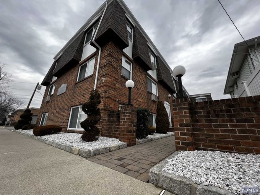 Newly renovated 2nd floor walk up spacious one bedroom one bath unit in a very well maintained building. Included in rent one parking and laundry on site. Great location. Only one minutes from route 17....public transportation is only steps way.