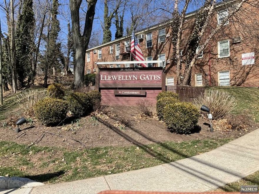 Beautiful one bedroom. 1 bath, 1st floor unit with heat and hot water included in the maintenance. Low taxes, great opportunity. Two wall A/C units, laundry and additional storage space in basement, close to NYC bus, one assigned parking space. Property sold AS-IS