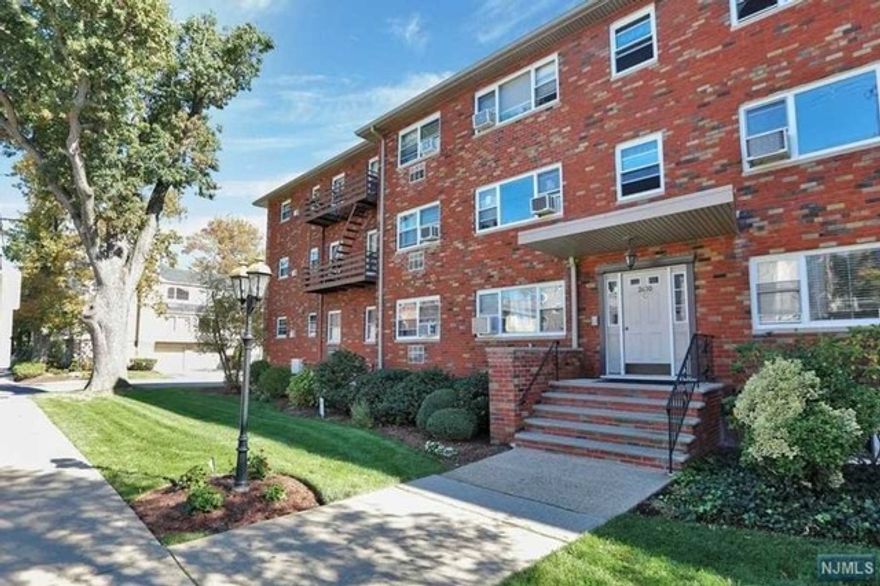 THIS SPACIOUS 2 BED CONDO LOCATED NEAR NYC TRANSPORTATION,SCHOOLS AND SHOPPING. ALL REFINISHED HARDWOOD FLOORS. HEAT, HOT WATER AND 1 PARKING SPACE (#4) INCLUDED IN RENT. STORAGE AND COIN WASHER/DRYER IN THE BASEMENT.