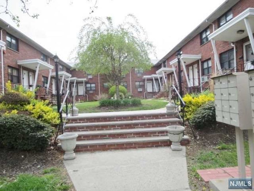 TOTALLY RENOVATED WITH CONTEMPORALY TASTE. GREAT LOCATION TO CONMUTE TO NYC. PARK AND PUBLIC TENNIS COURTS BEHIND THIS COMPLEX.