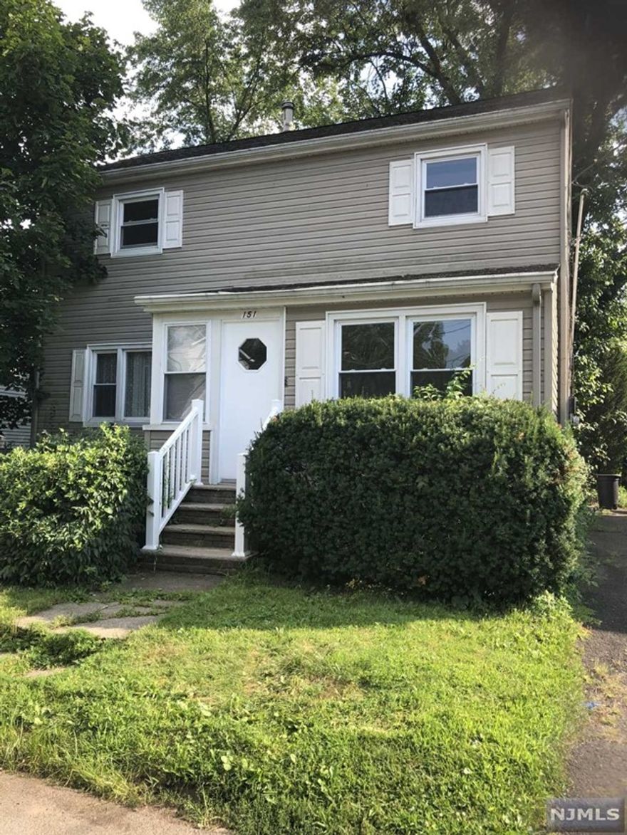 BRIGHT CLEAN 2ND FLOOR WITH TONS OF CLOSET STORAGE. SHARED USE OF YARD AND DRIVEWAY. HARDWOOD FLOORING & EAT IN KITCHEN. TENANT RESPONSIBLE FOR PORTION OF SHARED GAS BILL. CLOSE TO MAJOR HIGHWAYS. GREAT NEIGHBORHOOD. GOOD CREDIT & STRONG WORK HISTORY A MUST. NTN OR EQUIVELENT.