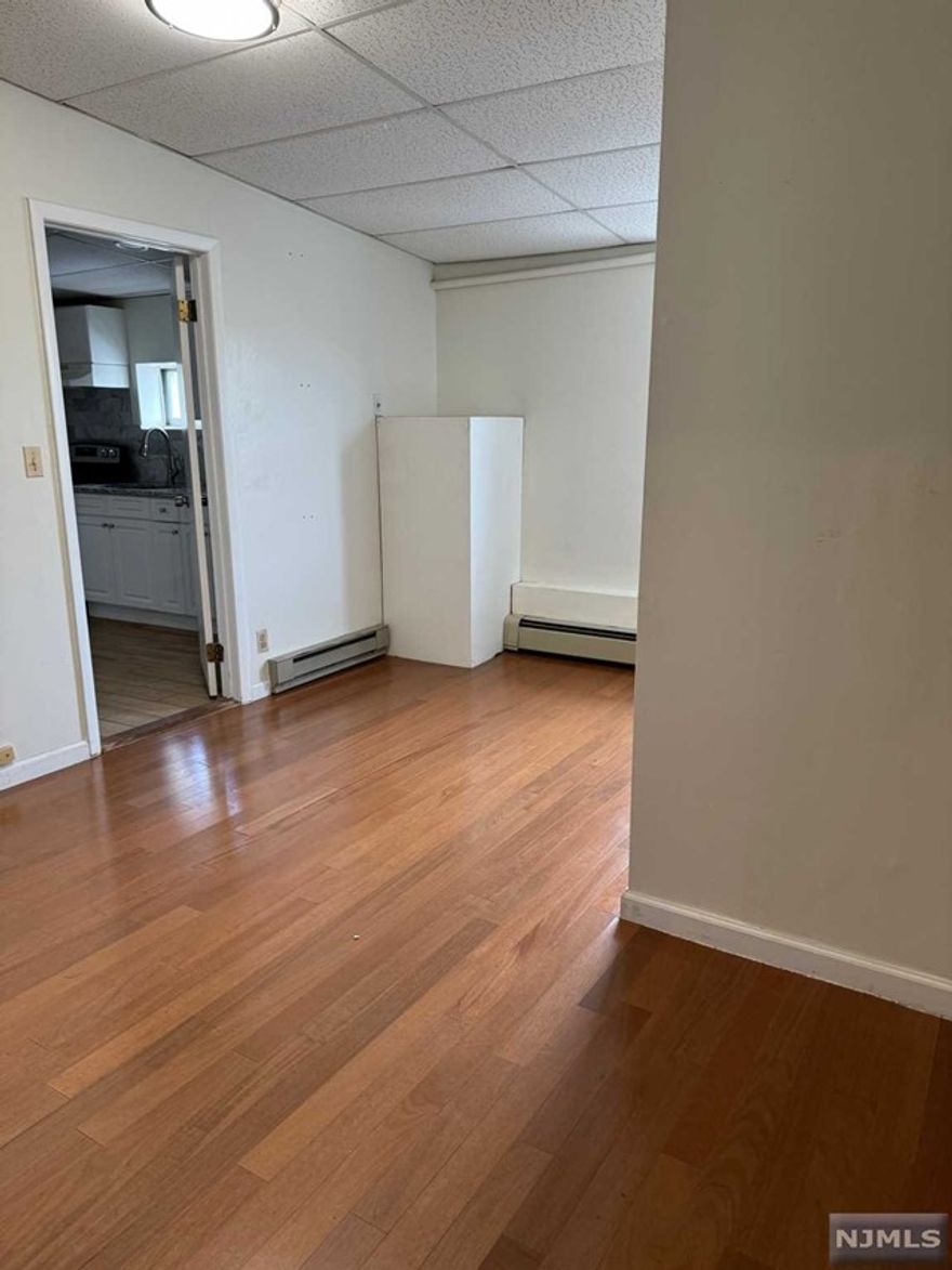 Recently painted and well maintained 1 Bedroom apartment on top floor of commercial building. All utilities are included. Conveniently located close to public transportation.