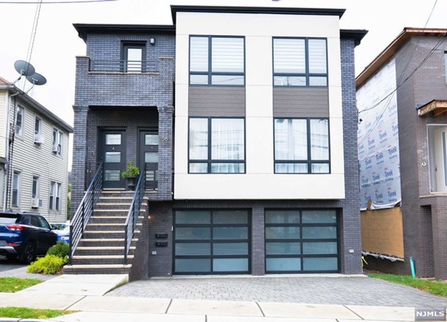 WELCOME TO THIS YOUNG ULTLA MODERN 2ND FLOOR UNIT OF TOP & BOTTOM (SIX OVER SIX) STYLE 2 FAMILY HOUSE. UNIQUELY DESIGNED 3 BEDROOM 2 BATHROOM.WASHER & DRYER IN THE UNIT. EXTENSIVE USE OF CROWN MOLDINGS AND GRANITE USED. ALL HARDWOOD FLOORING AND HI-END APPLIANCES. CLOSE TO NYC BUS & SHOPPING.