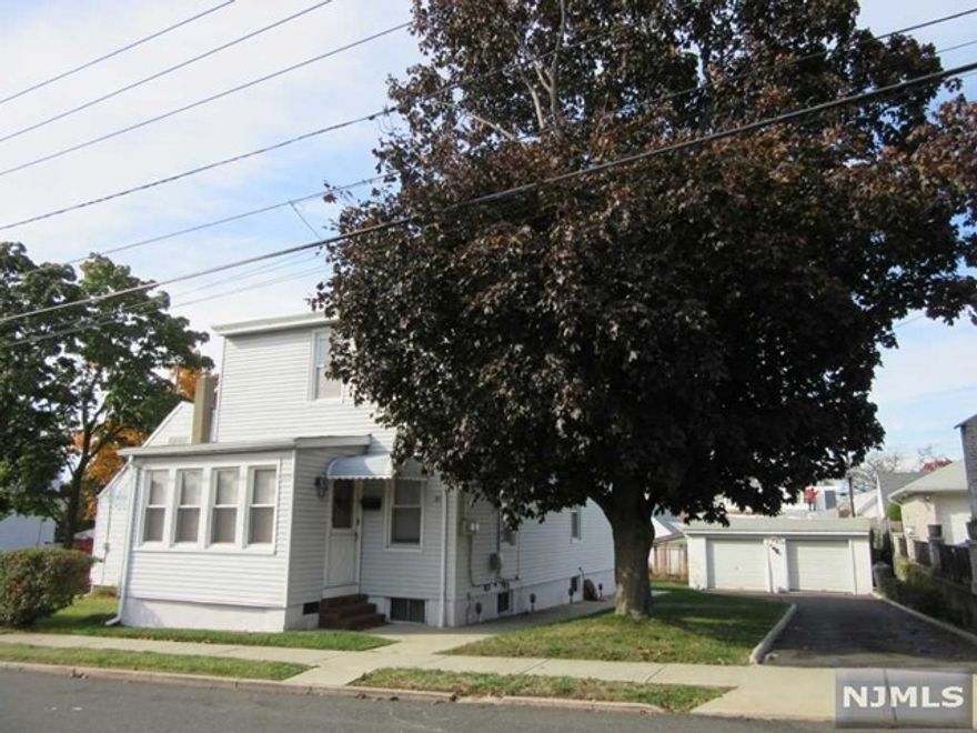 NICE RESIDENTIAL LOCATION. WATER & SEWER INCLUDED. LAUNDRY-WASHER/DRYER. LARGE STORAGE. USE OF YARD. COVERED PATIO. LOTS OF NATURAL LIGHT. BEDROOM, LIVING ROOM, EAT-IN KITCHEN, DEN. NEWER FLOORING, NEW CARPET IN BEDROOM, NEWER REFRIGERATOR. MINUTES TO MAJOR HIGHWAYS AND SHOPPING.