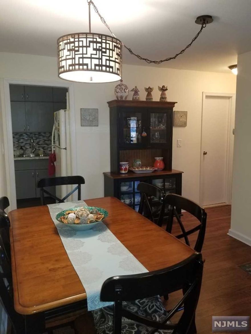 WELL MAINTAINED CORNER UNIT IN ONE OF THE MOST PRIVATE LOCATIONS IN COMPLEX. UPDATED KT W S/S APPLCS. PEDESTAL SINK IN MAIN BATH UNUSUAL FLOOR PLAN LENDS ITSELF TO SO MANY POSSIBILITIES. LOWER LEVEL WITH 2ND BR PLUS FAMILY ROOM AND FULL BATH. H/W FLOORS MANY UPGRADES INCLUDED FROM THE TIME YOU ENTER THIS UNIT YOU FEEL WELCOMED BY HOW WELL MAINTAINED IT IS FROM THE OUTSIDE. ONCE INSIDE YOU ARE SURPRISED AT HOW SPACIOUS IT IS. LIVING ROOM AND DINING ROOM COMBINED TO ENJOY THE CORNER FIREPLACE. MONTHLY MAINTENANCE INCLUDES HEAT, H/W, GAS FOR COOKING, & COMMON GROUNDS MAIN AND TAXES APPROXIMATELY 61% TAX DEDUCTIBLE