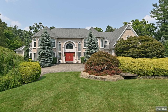 Property for Sale at 10 Finn Court, Mahwah, New Jersey - Bedrooms: 6 
Bathrooms: 6 
Rooms: 14  - $2,695,000