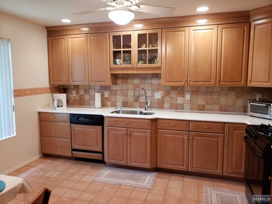 Lovely 2 bedroom townhouse unit in desirable location. MUST SEE! Unit is currently occupied, will need 24-48 hours notice for showing. Weekend appointments must be made by Friday at 4:00.