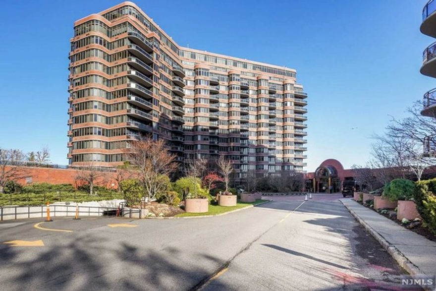 Newly renovated, spacious luxury property (2,136 sq ft) located in the prestigious Carlyle Towers. Desirable, 'villa deluxe', corner unit (K-line) that's move-in ready. Unit boasts 3 large bedrooms and 3.5 bathrooms. The master suite bedroom has a walk-in closet, and private bath w/ jacuzzi (*only one 3 bed unit per floor has this feature*). The kitchen is custom designed with new Samsung Bespoke appliances. The expansive living room, dining room, and bedrooms offer spectacular, unobstructed panoramic views of the George Washington Bridge and NYC skyline all the way down the Hudson. Features: Wrap around terrace, 10-foot ceilings and large windows throughout bring in plenty of natural sunlight. Hardwood floors, new AC, in-unit W/D. Building amenities include: 24-hour doorman, concierge, valet parking, outdoor pool & promenade deck, resident lounge, library, event hall, and new fitness center. Great location! Conveniently near NYC transit, GWB, Lincoln Tunnel, and major highways.