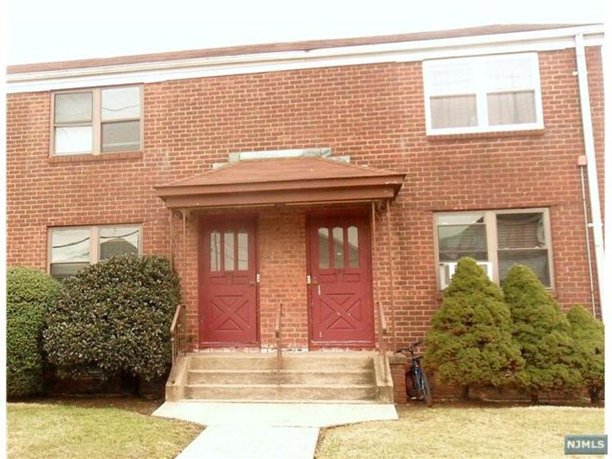 1st Floor unit with hardwood flooring, updated Bathroom and Kitchen with new appliances. Heat and Water included in rent. One car parking additional $100