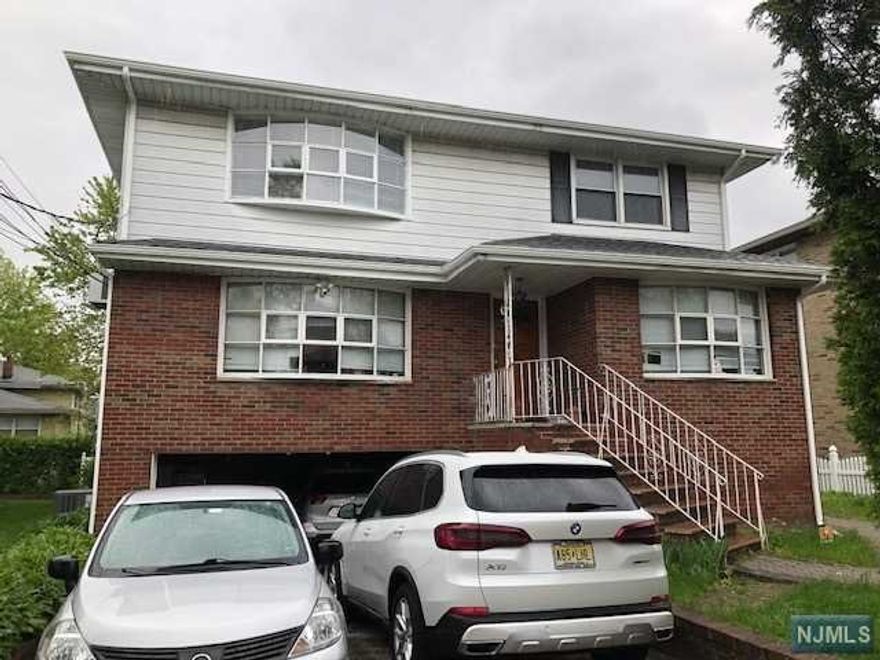 Conveniently located nice 2 family house 1325sqft. 2nd floor. Very close to School #3 and Shopping. Bright and Sunny. New Painted, hardwood floor throughout. Updated bathroom & Kitchen with granite counter top and new appliances. Laundry in Garage. Separate Entrance. Gas and water bill will be shared between 1st and 2nd floor. Easy commute to NYC.