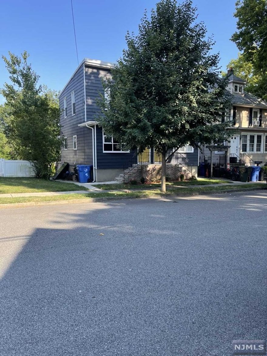 Move in condition, cozy 1 Bedroom with an office home. Half of a duplex. Refrigerator, washer/dryer provided. Beautiful new floors and custom closets. Very convenient location, walk to NY trans and downtown.