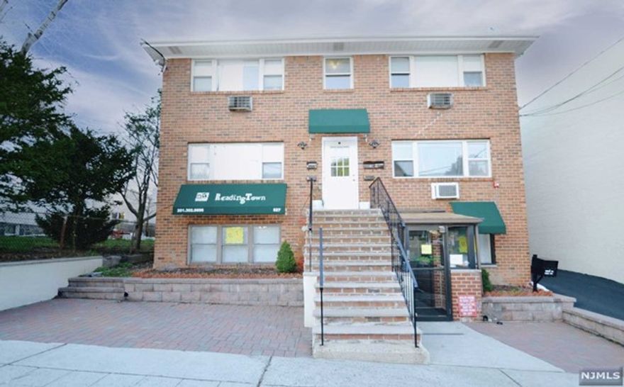 TOTALLY RENOVATED LARGE ONE BR APARTMENT LOCATED IN VERY CONVENIENT AREA, FORT LEE, BERGEN COUNTY! FACED SOUTH, VERY BRIGHT & SPACIOUS, HARDWOOD FLOORS THROUGHOUT, NEWER KITCHEN FLOOR... CLOSE TO SCHOOLS, SHOPPING & NY TRANSPORTATION!!! *** HEAT , HOT WATER & COLD WATER INCLUDED IN RENT***