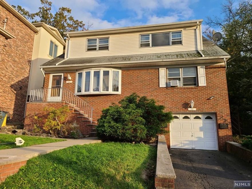 Spacious 3bedroom 2fullbath with big ground floor. New windows. Eat in kitchen Renovated bathroom. All hardwood floor throughout. Laundry in unit. Very convenient location for highway, shopping, and schools. Currently renovating for Hardwood floor newly colored , new window installed and 1st FL totally painted.