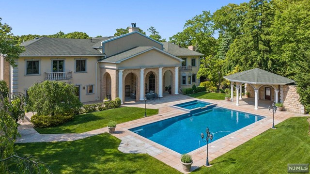 65 Avon Drive, Essex Fells, New Jersey - 7 Bedrooms  
10.5 Bathrooms  
15 Rooms - 