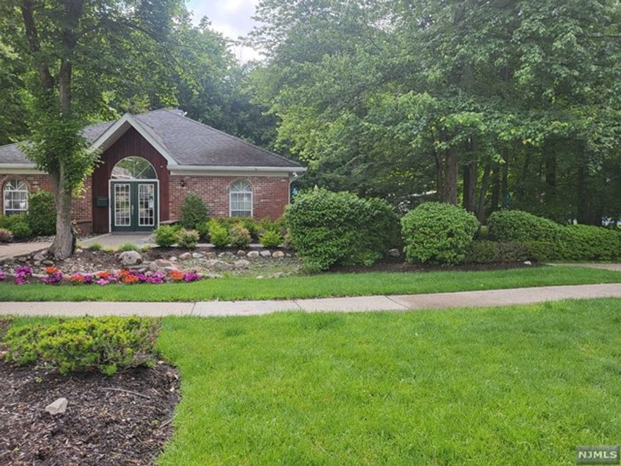 Located in the highly desirable Darlington Ridge Community this two bedroom, two bath condo has been updated and ready for today's buyer. Complete with laundry, balcony, stainless steel appliances with an updated and open kitchen with breakfast bar. The primary suite is complete with walk-in closet and updated primary bath. Additional updated hall bath and second bedroom complete this nicely located unit. Includes pool, tennis courts, and Childs playground. Conveniently located to shopping, parks, transportation, schools, a wonderful community to call home!