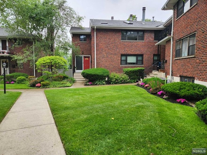 Just renovated! Absolutely stunning !! 1 bedroom 1 Full Bath. Living room has soaring cathedral ceilings with skylights and fireplace. The kitchen is beautiful, just redone with SS applaiances and white shaker cabinets. Unit is amazing with its white oak floors and open concept living space. Everything has been done for you and ready for a new owner. 1 assigned parking space, large storage area and common yard. Minutes to NYC Transportation and terrific downtown shops and restaurants