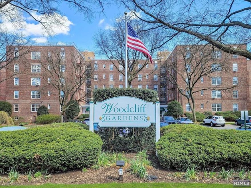 Direct NYC & Hudson River VIEWS!! Newly renovated studio + bonus home office/flex space. Ideal wide open living area, HWD floors, and great closet space. Brand new kitchen with gorgeous white marbled stone counters and breakfast bar, stainless steel appliances, subway tiled backsplash, and modern white cabinetry. Designer bathroom with marbled herringbone patterned floor tile and all new fixtures. Woodcliff Gardens is a full amenity landscaped community, across the street from JJB North Hudson Park, Lake and Tennis Courts. Pet friendly elevator bldg with on-site laundry, gym, sundeck, jacuzzi and a spectacular pool overlooking the NYC Skyline, and Parking. Buses and ferry shuttles @ your door. HOA fee includes heat, hw and taxes. Coveted Sponsor Unit**NO BOARD APPROVAL REQUIRED** This beauty has it all.