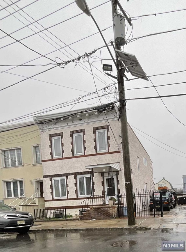 Belleville, New Jersey 07109, United States, 5 Bedrooms Bedrooms, ,3 BathroomsBathrooms,Residential,Pending,55877