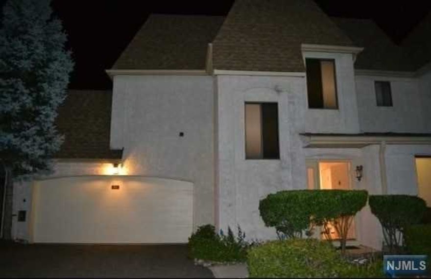 This lovely townhouse, located in the Park Gate Community offers 2 Bedrooms & 2 1/2 Bathrooms. It also offers 2 car attached garage. Tenant is responsible for all utilities, no pets allowed and credit check, proof of income and interview will be required.