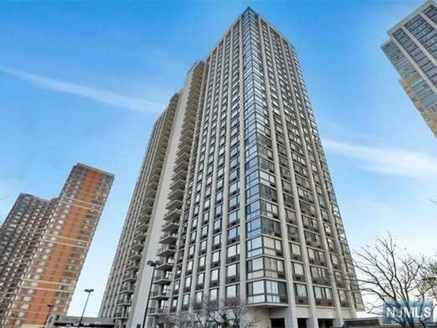 WELCOME TO THIS HIGH IN THE SKY UNIT WITH SPECTACULAR NEW YORK CITY SKYLINE VIEWS IN THE LUXURY HIGH-RISE CONDOMINIUM LOCATED ON THE TOP OF THE PALISADES IN FORT LEE. UPDATED LARGE AND BRIGHT APARTMENT WITH THE TERRACE. BUILDING AMENITIES INCLUDE, 24 HOURS CONCIERGE SERVICE, POOL, BBQ, SAUNA, HOT TAB, STATE OF THE ART HEALTH CLUB, VALET PARKING. RENT INCLUDES 1 CAR GARAGE PARKING, COLD AND HOT WATER, COOKING GAS, CABLE AND INTERNET, HEAT, GYM, POOL. WON'T LAST. FEES APPLY.