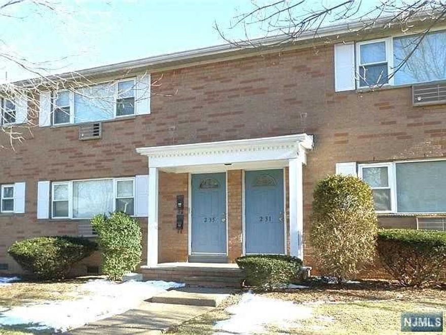 JUST LISTED!!! THIS SPACIOUS 1 BR UNIT ON THE FIRST FLOOR IN DESIRABLE COMMUNITY. QUIET STREET. CLOSE TO EVERYTHING. HEAT & WATER INCLUDED.LAUNDRY & PARKING ON PREMISES. NO SMOKING. STRICTLY NO PETS. CREDIT CHECK, INTERVIEW REQUIRED. FOR ANY ADDITIONAL INFO PLEASE CALL LA.