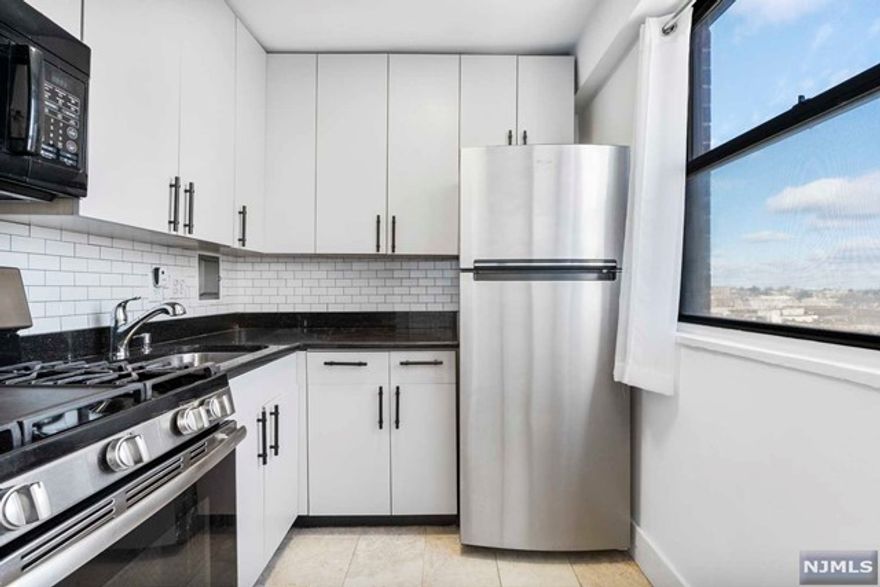 Special incentive/FREE FIRST MONTH on 2 year lease! 'HARBOR TOWERS' This premier 1 bedroom located on a PENTHOUSE level. Enjoys the impressive northeast views of the Hudson River and upper Manhattan. Updated bathroom, kitchen include wood floors. The stunning kitchen has been renovated with newer cabinetry, granite counters, SS appliances. 24-hour doorman/concierge service, Gym, & Laundry Facilities with close access to parks, restaurants, and transportation right outside your door! HEAT, WATER, HOT WATER and GAS are included in rent. Monthly gym access fee is extra $10. Due at lease signing: 1st month rent(if 1 year lease), 1.5-month security, 1-month broker fee. Non-refundable $300 moving fee with refundable moving damage deposit $250 to the building. No smoking inside apartment. Cats Conditional. No Dogs. Per diem rent if the lease starts middle of month.