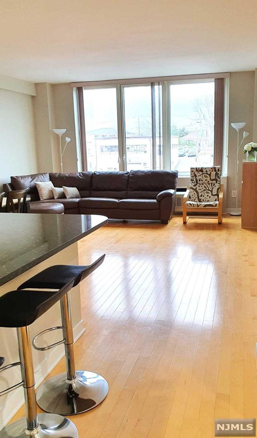 Renovated sunny and bright 1bedroom, 1bath luxurious condo in Palisades Park. Hardwood floors through out, New Washer/Dryer, Stainless Steel appliances, Granite counter top, Floor to ceiling windows. Heating, Water, Hot Water are included. One indoor parking space. Enjoy full amenities of Concierge, Fitness Room, Yoga Studio, Golf Simulator, Children's Play Room, Home Owner's Lounge and much more. Convenient location for N.Y. transportation, restaurant and shopping. Close to major highways. Onsite management office.