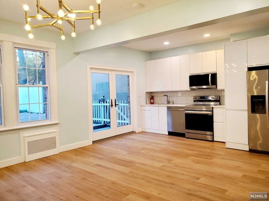 Great location! Newly renovated high ceiling 3br/1bth,Heat and water are included. shared washer/dryer(coin) in the house. One block away from beautirul tree-lined Blvd East/Gold coast, with it's amazing NYC skyline and Hudson River views and walking distance to parks, lake, tennis and basketball courts,kids and dogs playground. Conveniently located to many diversity restaurants and stores, eg, Whole Foods, Trader Joe's, Mitsuwa, ACME and so much more! Don't miss out on this spectacular and tastefully new home with all new appliances!!!