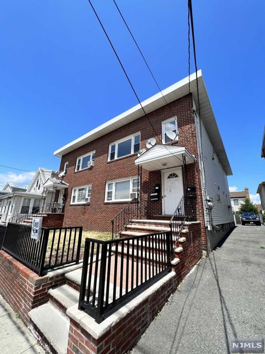 Welcome to this beautiful spacious 2 bedrooms apartment in the heart of North Arlington. This unit features hardwood floors throughout, two very spacious bedrooms, full bathroom and kitchen. The living room is also very spacious and with lots of natural lights. Laundry hook ups on basement. Pets are welcome.