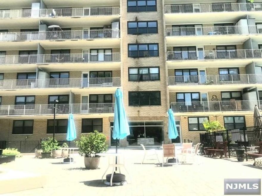 Very spacious, renovated studio apartment. Great location close to transportation, parks and shops. Building includes amenities such as outdoor pool and 24 hours security guard. All utilities included in rent! Parking available for extra charge. Sorry no pets allowed. Do not miss this opportunity!