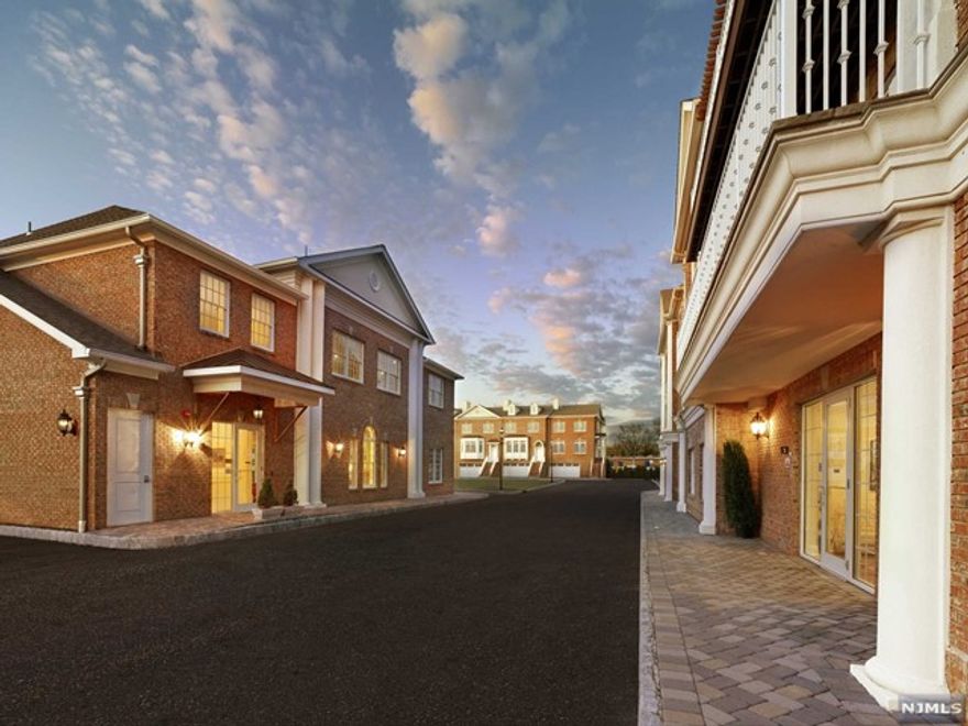 2 Bedroom condo w/1.5bths, light bright unit with large terrace and one indoor parking spot. Enjoy the Clubhouse with a gym, theatre, outdoor pool and more......This is a 55+ development !