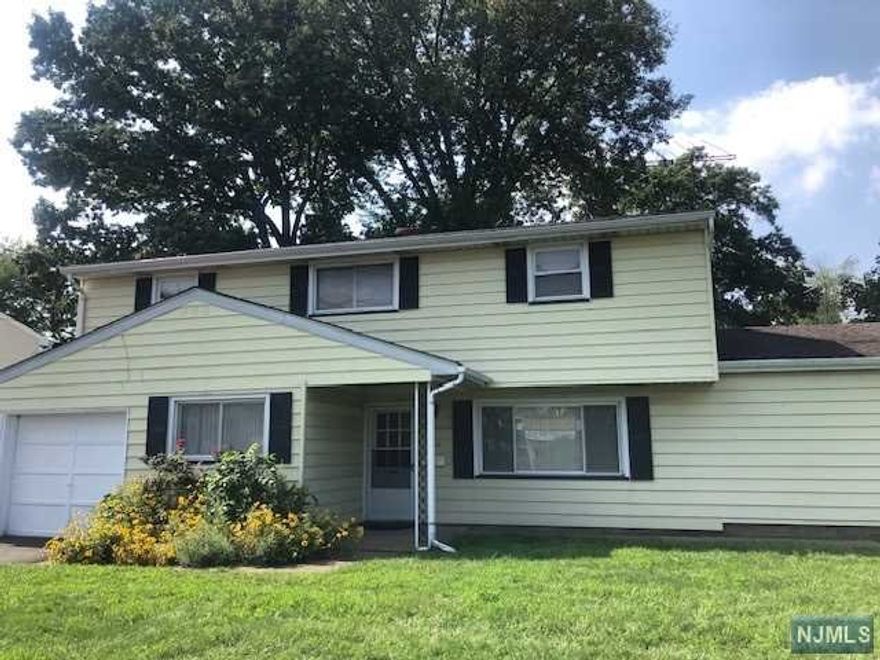 VERY CONVENIENT LOCATION WALK TO ALL STORES AND TRANSPORTATION. WONDERFUL OPEN LAYOUT AND HARDWOOD FLOOR THROUGHOUT. OWNER HAS NJRE LICENSE.