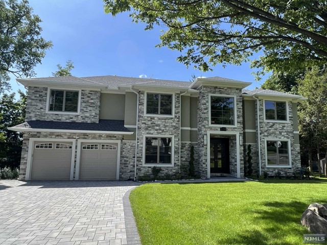 Property for Sale at 275 Gorden Drive, Paramus, New Jersey - Bedrooms: 6 
Bathrooms: 7 
Rooms: 11  - $2,598,000