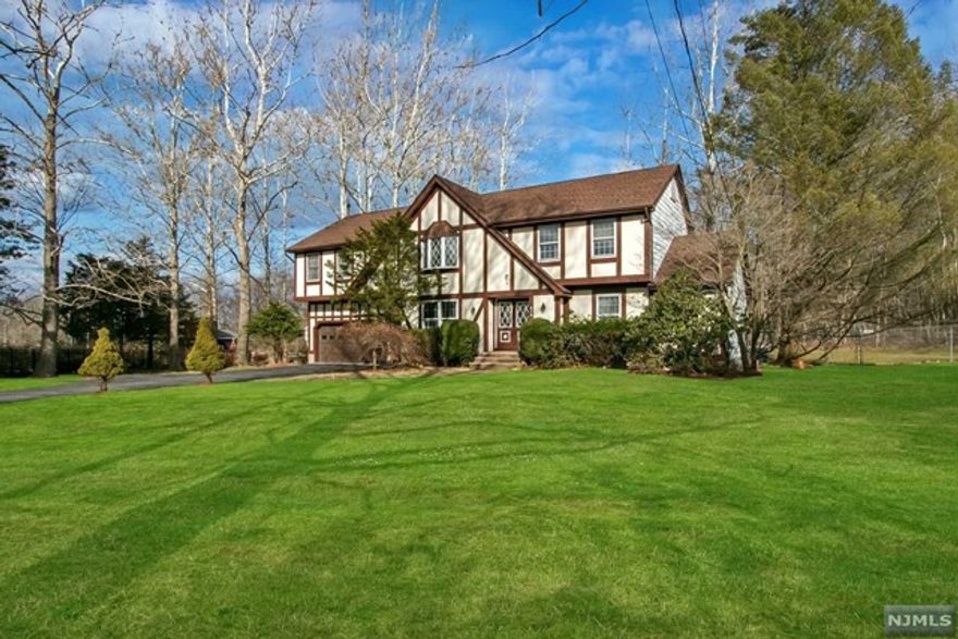 TRADITIONAL CENTER HALL COLONIAL over 2600sqft HOUSE WITH 5 BEDROOMS, 2.5BATHS LOCATED ON A QUIET CUL-DE-SAC WITH HUGE BONUS ROOM WITH PRIVATE STAIRCASE FROM THE FIRST FLOOR OR ACCESS FROM MASTER BEDROOM FROM 2ND FLOOR.THE FIRST FLOOR FEATURES AN EAT-IN-KITCHEN W/GRANITE COUNTERS & NEWER APPLIANCES ACCESS TO GARAGE AND LAUNDRY AREA & POWDER ROOM,THE FORMAL DR, LR & FAMILY ROOM IS GREAT FOR ENTERTAINING.SECOND FLOOR OFFERS MASTER BR,MASTER BATH,WALKING CLOSET.THREE ADDITIONAL BEDROOMS,FULL BATHROOM & HUGE BONUS ROOM CAN BE USED AS A BEDROOM WITH ENOUGH SPACE TO WORK FROM HOME,HARDWOOD FLOORS THROUGHOUT THE HOME,FINISHED BASEMENT,FENCED BACK YARD,CONVENIENT COMMUTER LOCATION, DESIRABLE SCHOOL DISTRICT. TENANT RESPONSIBLE FOR ALL UTILITIES,LAWN CARE,SNOW REMOVAL,.TENANT RESPONSIBLE FOR ALL UTILITIES,LAWN CARE,SNOW REMOVAL,TENANT INSURANCE,FIRST $150 OF EACH REPAIRS,CREDIT CHECK, PROOF OF EMPLOYMENT, VERIFICATION OF INCOME ,NO SMOKING.NO PETS.NO FIREPLACE