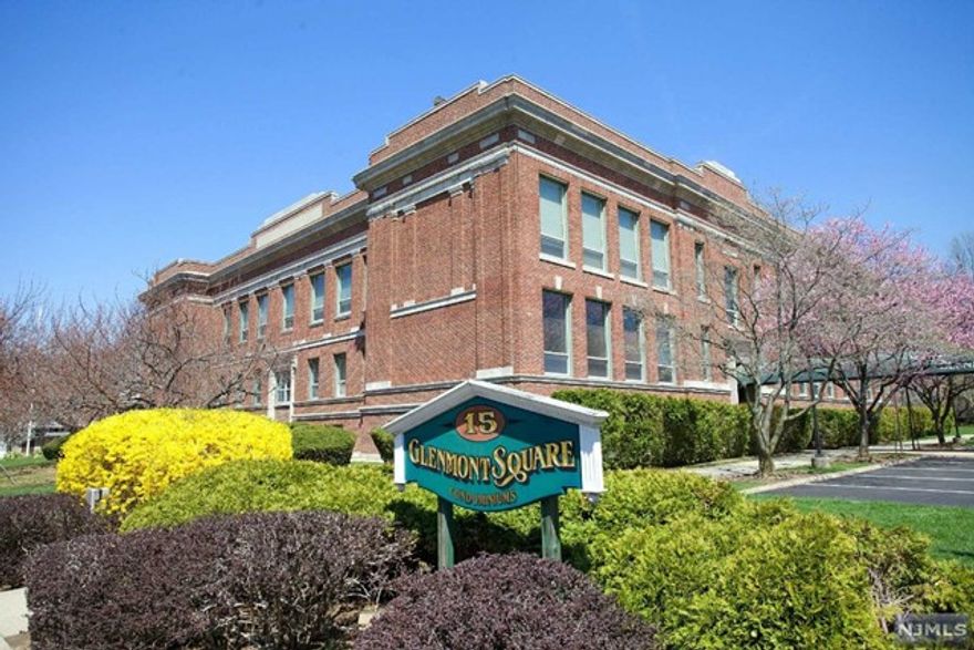 Sunlight Galore 2 bedroom unit with high ceilings & oversized windows!!! Open floor plan, central air. Hardwood floors &laundry in unit. Updated kitchen with granite countertops and center island; recessed lights, new bath &6 closets! Assigned parking spot. Use of exercise room & dedicated storage cubicle in basement included. 2 blocks from the Bay Street train station. Welcome Home!