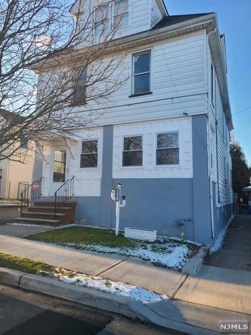 Spacious second floor apartment, 3 bedrooms, 1 full bath, sunroom, eat in kitchen, additional small room that can be use as an office. Freshly painted, new floors in the kitchen, bedrooms and bathroom. Parking available for one car, use of backyard. Credit check, proof of income, proof of identity. NO COSIGNERS PETS CONDITIONAL