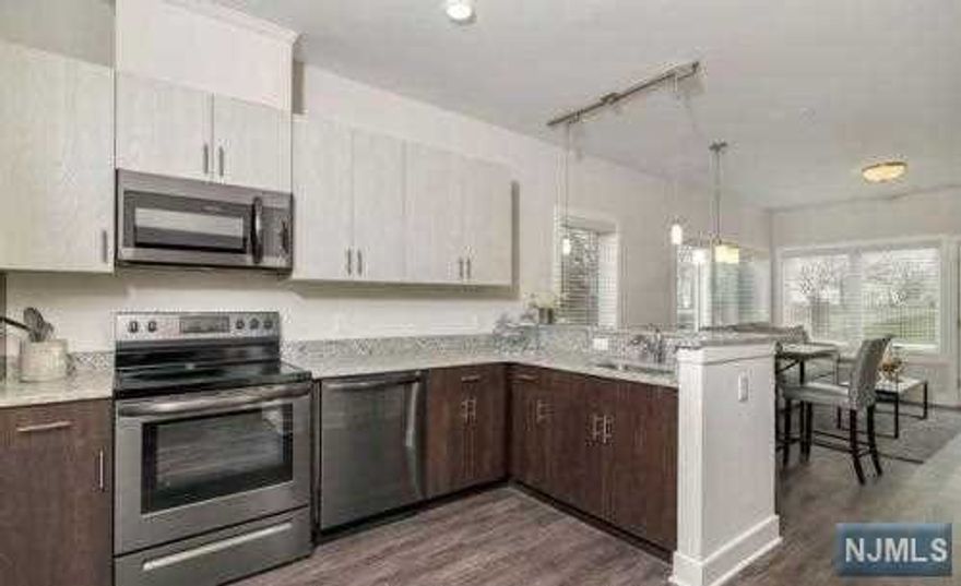 No Security deposit No Broker fee. North Arlington luxury building "The Ridge",1 bedroom with with a den and a large terrace